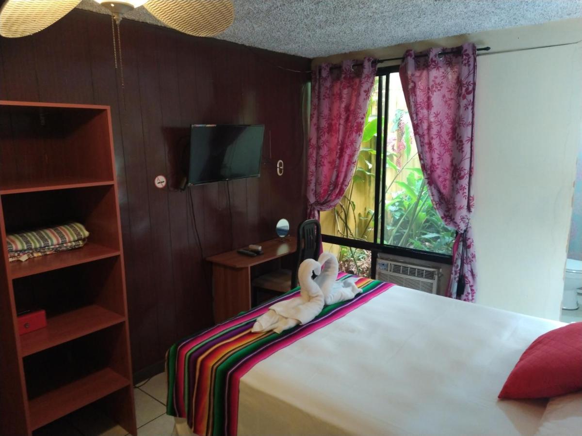 Hotel Antiguo Antiguo Cuscatlán Екстериор снимка