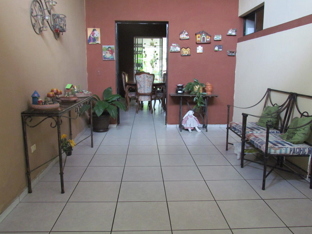 Hotel Antiguo Antiguo Cuscatlán Екстериор снимка