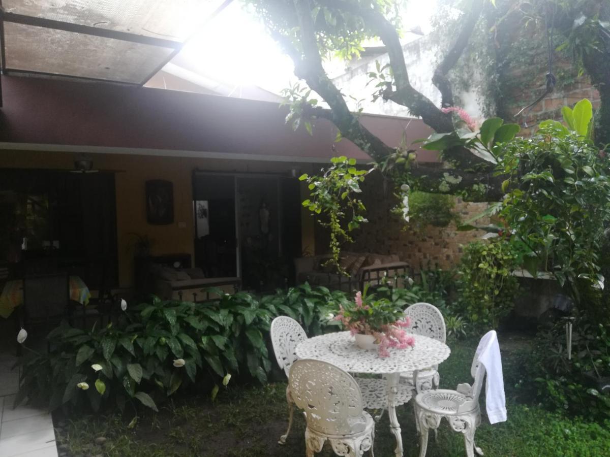 Hotel Antiguo Antiguo Cuscatlán Екстериор снимка